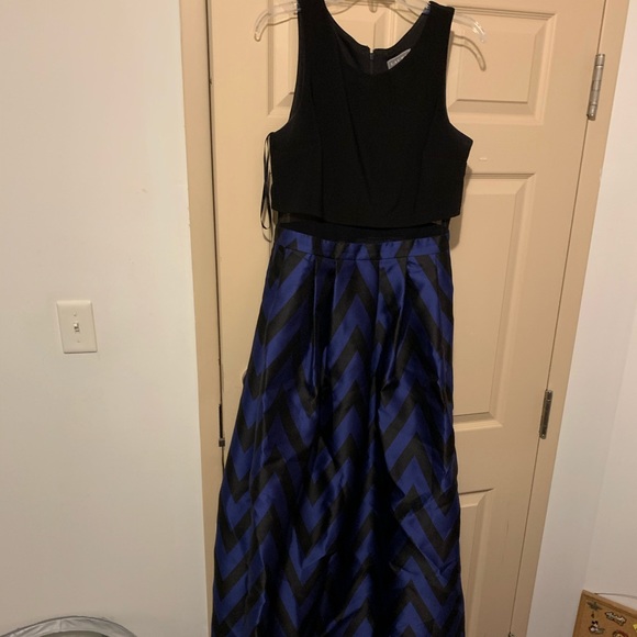Blue and Black Patterned Evening Gown - Picture 2 of 4